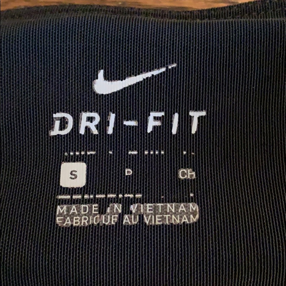 Nike Dri Fit capris - Picture 2 of 5